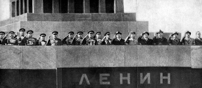 сталин на мавзолее сталин на мавзолее