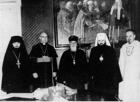 слева направо будущий митроп Ювеналий ,Секретарь Секретариата по содействию Христианскому единству Римско Католич слева направо будущий митроп Ювеналий ,Секретарь Секретариата по содействию Христианскому единству Римско Католич