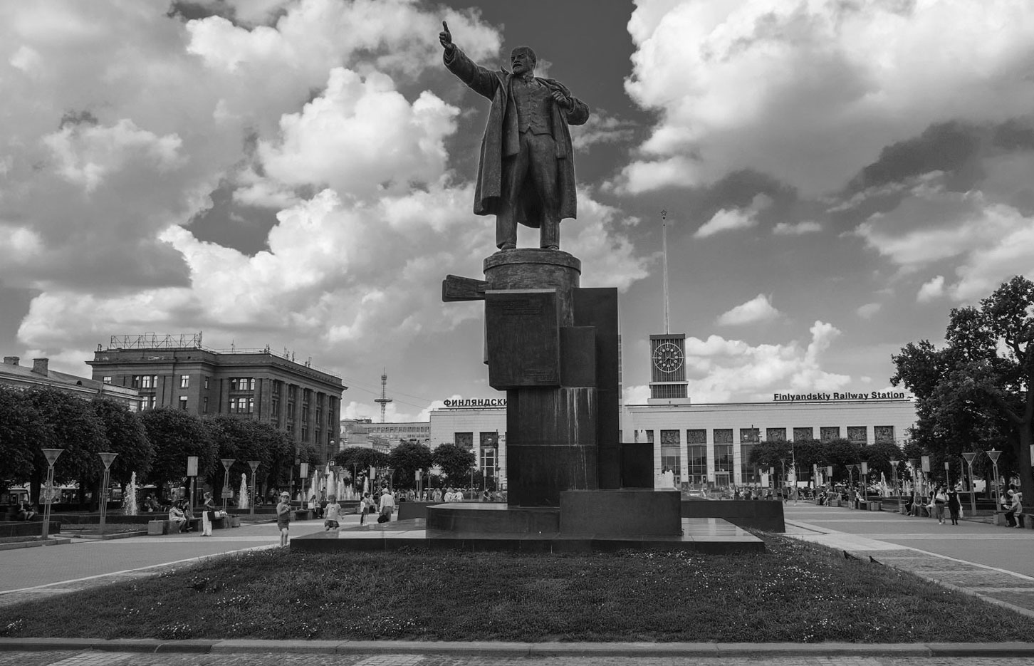 Памятник Ленину на Финляндском вокзале Памятник Ленину на Финляндском вокзале