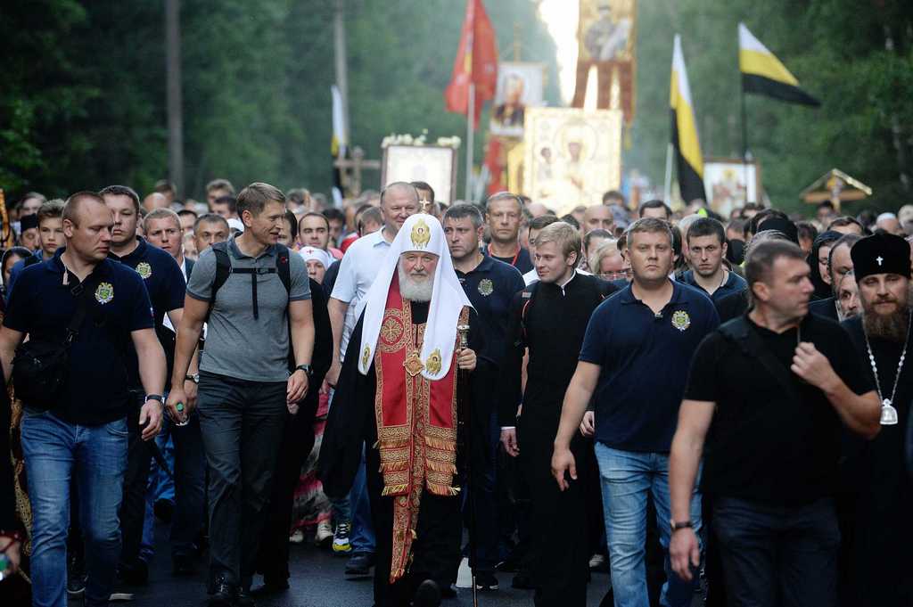 Патриарх Кирилл Гундяев на крестном ходе Патриарх Кирилл Гундяев на крестном ходе