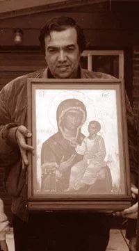 Иосиф Муньос с иконой Иосиф Муньос с иконой